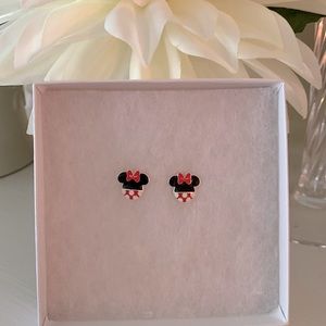 Minnie Mouse stud earrings